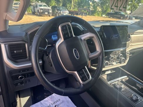 Used 2024 Ford Expedition XLT AWD/4WD image 4