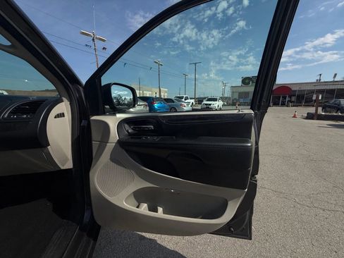 Used 2015 Dodge Grand Caravan SE w/ Quick Order Package 29E SE image 10