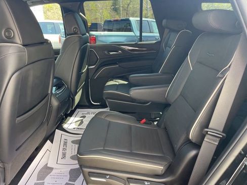 Used 2024 Cadillac Escalade Premium Luxury AWD/4WD image 16