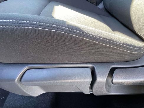 Used 2025 Nissan Rogue S image 13