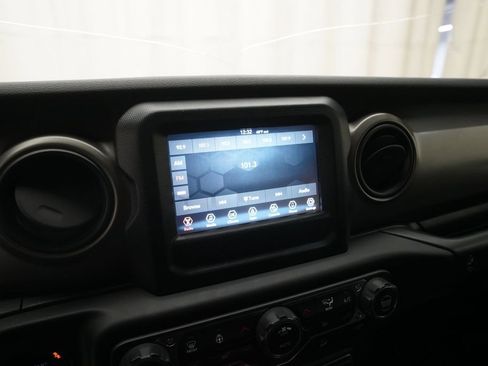 Used 2018 Jeep Wrangler Unlimited Sport S AWD/4WD image 6