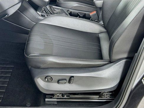 Certified 2022 Volkswagen Tiguan SE w/ Panoramic Sunroof Package AWD/4WD image 18