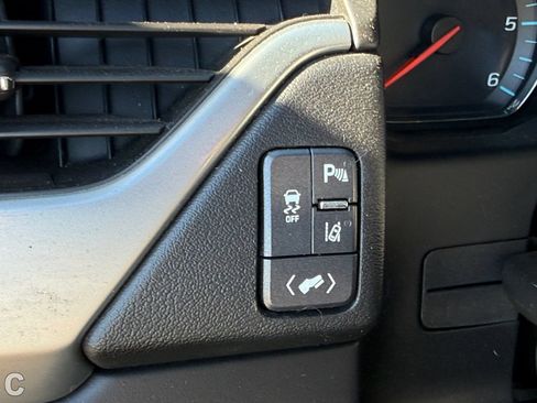 Used 2015 Chevrolet Suburban LT RWD image 20