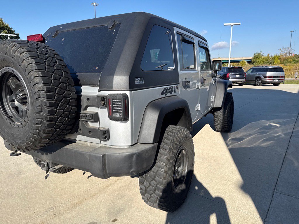 Used 2012 Jeep Wrangler Unlimited Rubicon w/ Max Tow Pkg AWD/4WD image 3