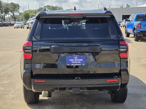 Used 2025 Toyota 4Runner SR5 AWD/4WD image 8