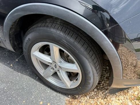 Used 2019 Ford Explorer XLT w/ Equipment Group 201A FWD image 9