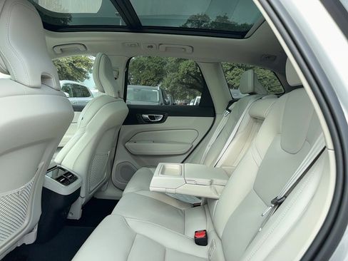 Certified 2022 Volvo XC60 B6 Inscription image 15