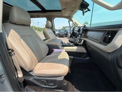 Used 2022 Ford Expedition Limited AWD/4WD image 6