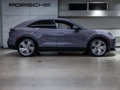 Certified 2025 Porsche Macan 4S Electric AWD/4WD image 9