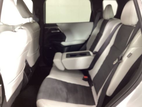 Used 2025 Mitsubishi Outlander SE FWD image 29