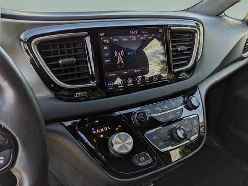 Used 2019 Chrysler Pacifica Touring Plus w/ Advanced Safetytec Group image 22