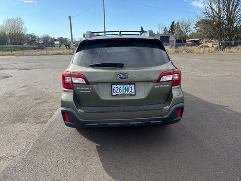 Used 2018 Subaru Outback 2.5i Premium image 6