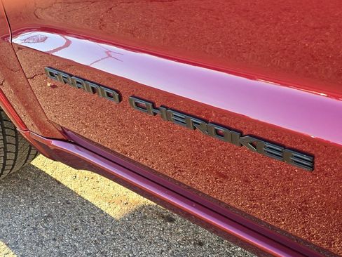 Used 2020 Jeep Grand Cherokee Altitude image 36