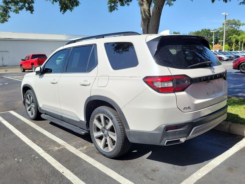 Certified 2025 Honda Pilot Elite image 4