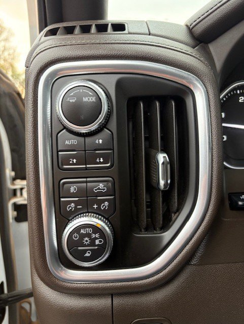 Used 2021 GMC Sierra 3500 Denali w/ Denali Ultimate Package AWD/4WD image 18