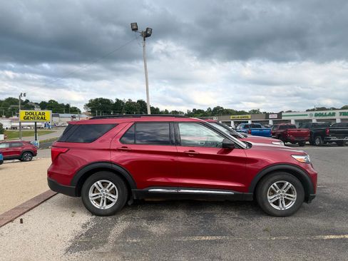 Used 2021 Ford Explorer XLT w/ Equipment Group 202A RWD image 2