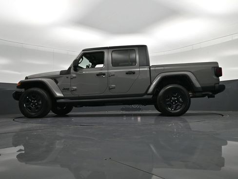 Used 2022 Jeep Gladiator Sport AWD/4WD image 32