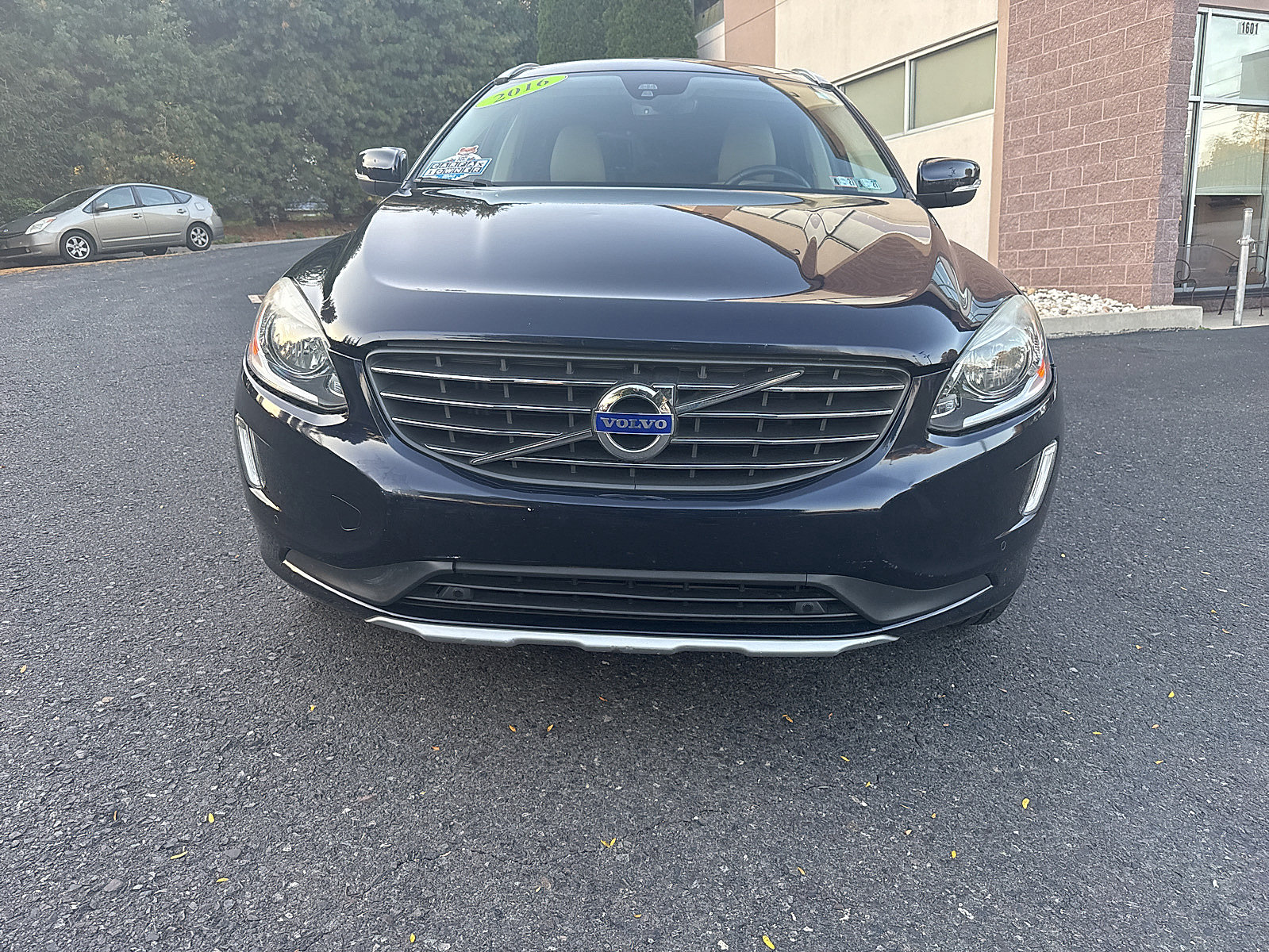 Used 2016 Volvo XC60 T6 w/ Proximity Package AWD/4WD image 13