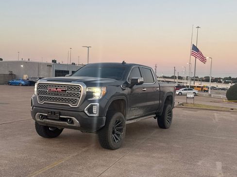 Used 2021 GMC Sierra 1500 Denali w/ Denali Ultimate Package AWD/4WD image 9