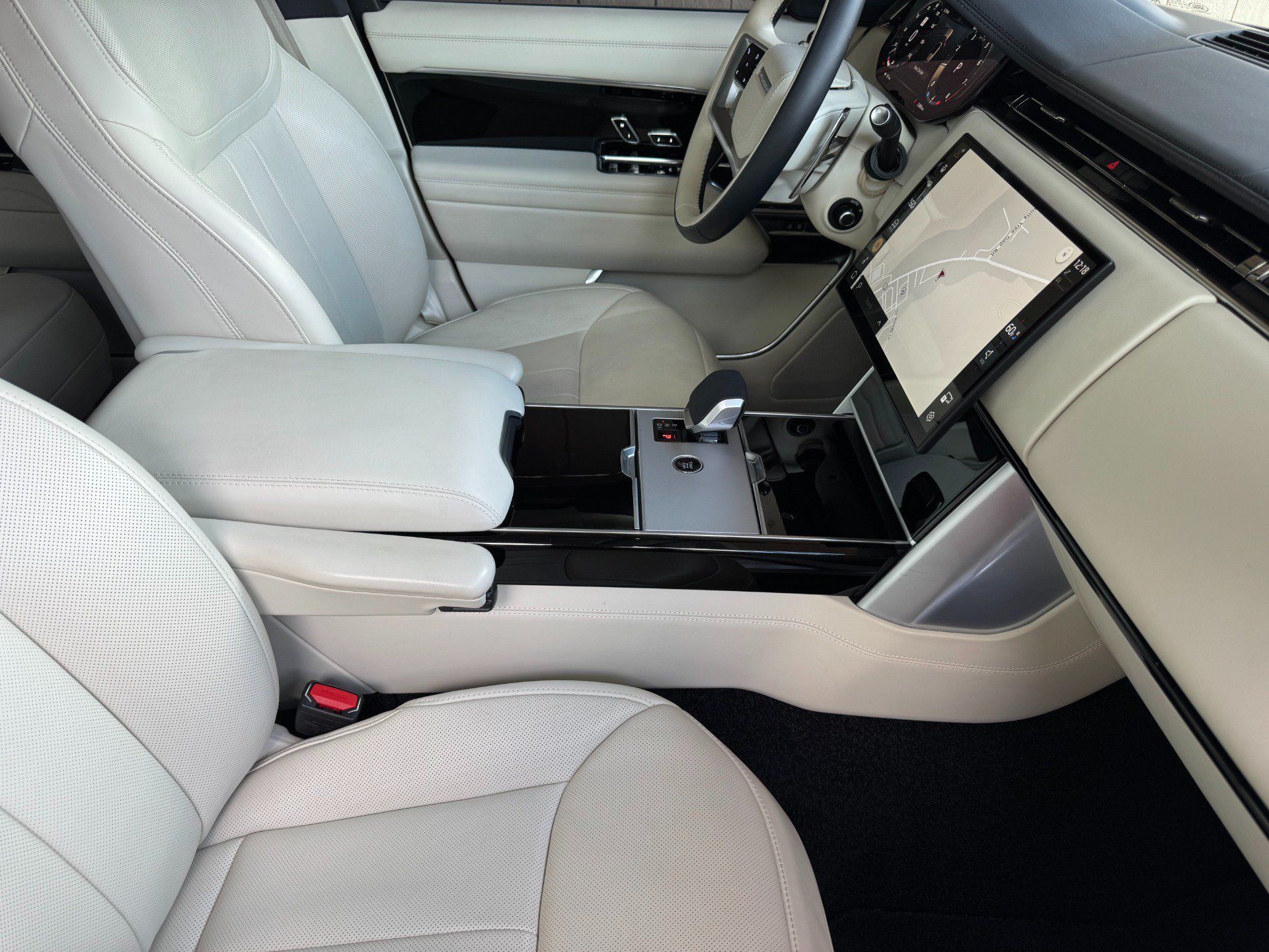Used 2025 Land Rover Range Rover SE AWD/4WD image 21