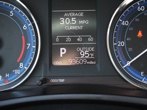 Used 2018 Toyota Corolla LE FWD image 7