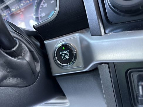 Used 2022 Ford F150 XLT w/ Equipment Group 302A High image 17