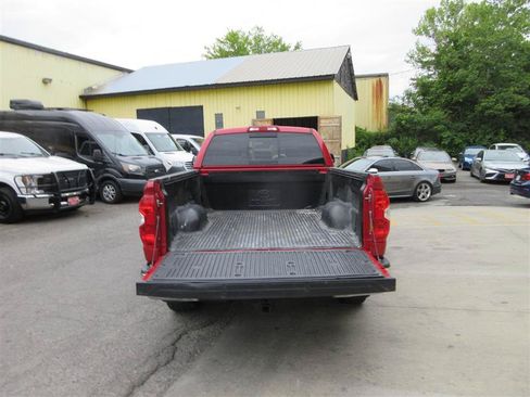 Used 2018 Toyota Tundra SR5 AWD/4WD image 4