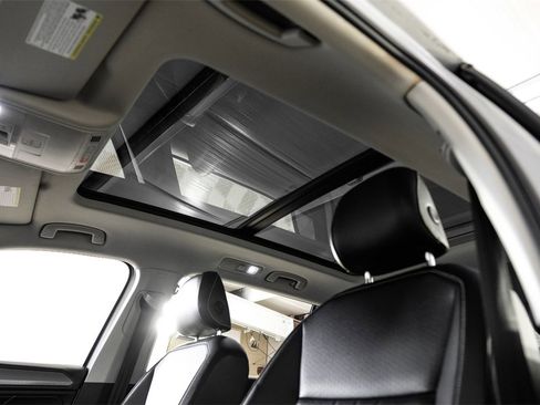 Used 2022 Volkswagen Tiguan SE image 5