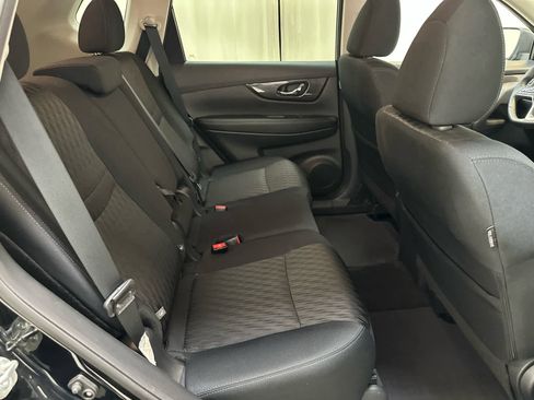 Certified 2019 Nissan Rogue SV image 18