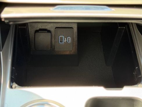 Used 2021 Ford Explorer XLT AWD/4WD image 17