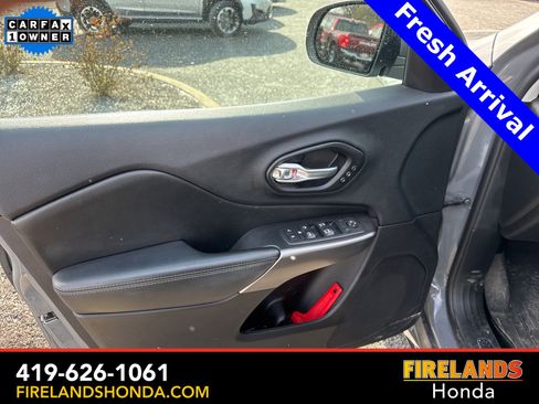 Used 2020 Jeep Cherokee Limited image 15