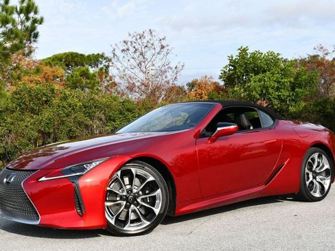 Used 2021 Lexus LC 500 Convertible image 2