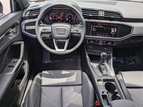 Used 2025 Audi Q3 2.0T Premium image 18