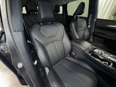 Certified 2026 INFINITI QX60 Luxe w/ Family Package image 32