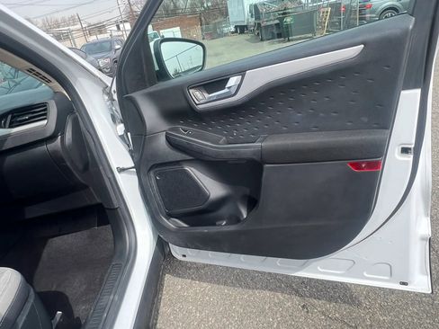 Used 2020 Ford Escape SE FWD image 31