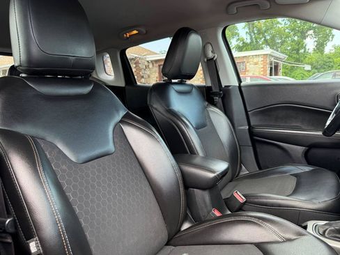 Used 2018 Jeep Compass Latitude w/ Popular Equipment Group AWD/4WD image 24