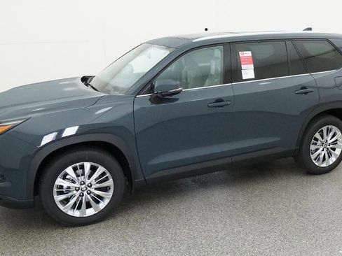 New 2026 Toyota Grand Highlander Platinum AWD/4WD image 2