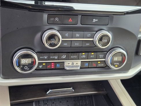 Used 2023 Ford Expedition Limited image 19