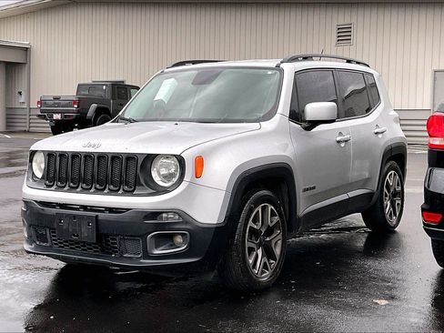 Used 2015 Jeep Renegade Latitude image 2