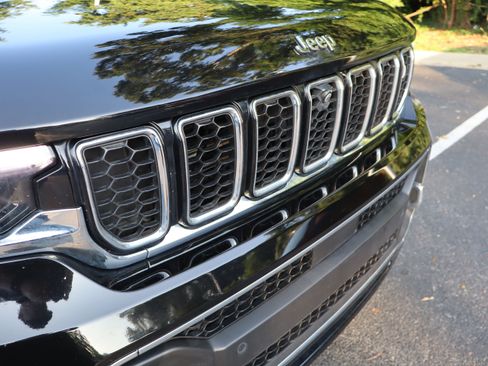 Used 2022 Jeep Grand Cherokee L Overland w/ Advanced Protech Group III RWD image 15