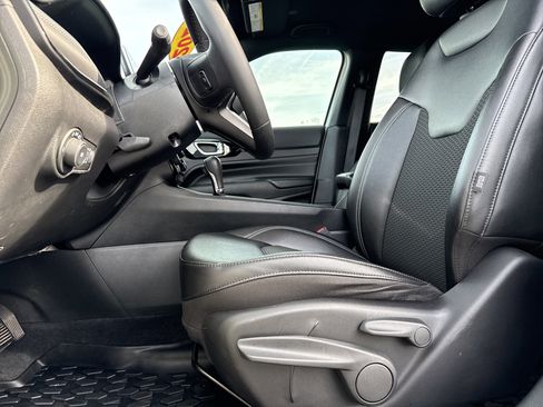 Used 2024 Jeep Compass Latitude w/ Altitude Special Edition image 15