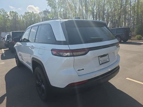 Used 2023 Jeep Grand Cherokee Altitude image 4