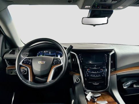 Used 2017 Cadillac Escalade Luxury AWD/4WD image 24