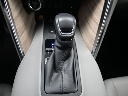 Certified 2024 Toyota Venza XLE image 27