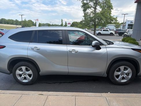 Used 2023 Toyota Highlander L FWD image 5
