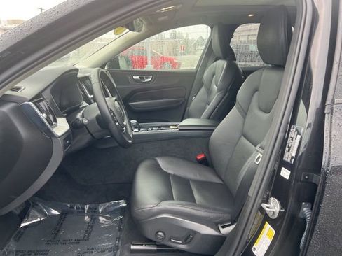 Used 2025 Volvo XC60 B5 Plus image 14