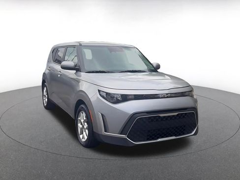 Used 2025 Kia Soul LX w/ LX Technology Package FWD image 3