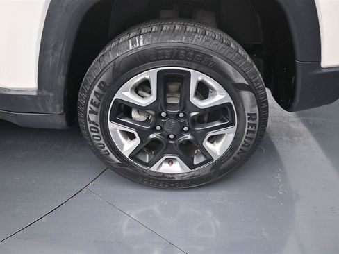 Used 2018 Jeep Compass Trailhawk w/ Leather Interior Group AWD/4WD image 13