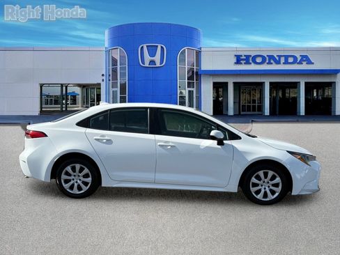 Used 2023 Toyota Corolla LE FWD image 9