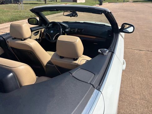 Used 2011 BMW 128i Convertible image 11